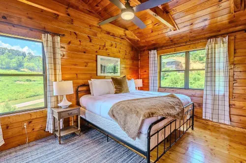 NEW Lux 4 BR Pigeon Forge Dollywood Hot Tub - balcony