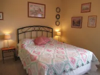Beautiful waterfront lodge, private dock and breath taking views of Smith Mt.