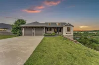 Private Pool Paradise/Luxury Home Stunning Table Rock Lake Views/Branson Close - 4 stelle