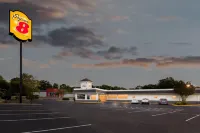 Super 8 by Wyndham Gaffney - parking