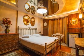 GOLDEN MOTEL