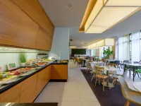Novotel Nuernberg Messezentrum Отели рядом с достопримечательностью «Стадион «Макс-Морлок»»