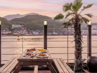 Yeosu Janggun Island Pension Отели рядом с достопримечательностью «Мост Тольсан»