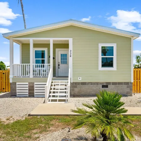 Pet Friendly Beach House - Lazy Palms