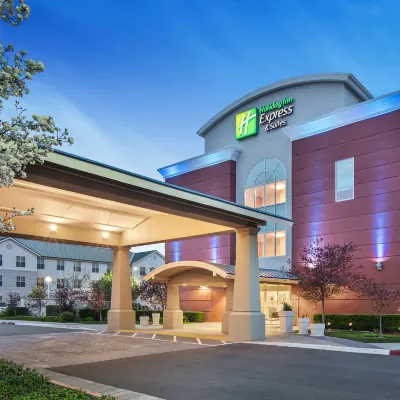 Holiday Inn Express & Suites SACRAMENTO AIRPORT NATOMAS by IHG Hotel dekat Arena Arco