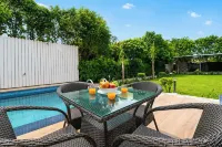 4 Bedroom Farmhouse With Private Pool In Noida - Huvilat