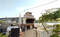 New and Completely Renovated Apartment 5-1
