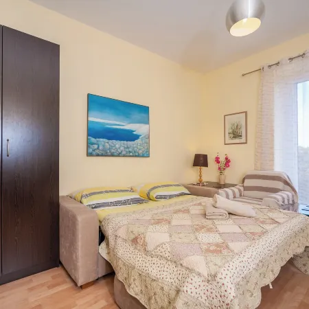 Vera Apartments with Sea View and Old Town View