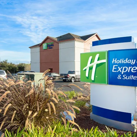 Holiday Inn Express & Suites WATSONVILLE by IHG