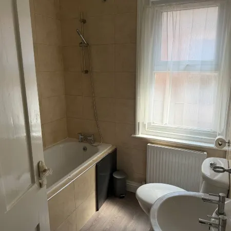 2 Bed Folkestone Flat, Town, Rail, Channel Tunnel