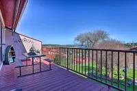 Canyon Lake Vacation Rental w/ Lake Views - Apartments