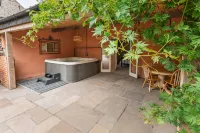 North Norfolk Garden Retreat with Private Hot Tub - 4-Star