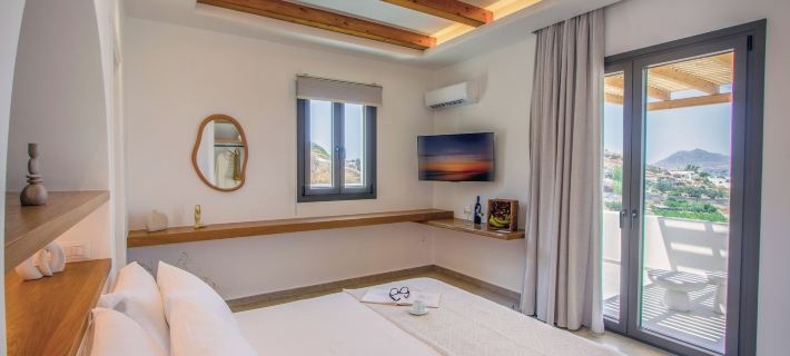 Kastel Milos Hotels in Milos