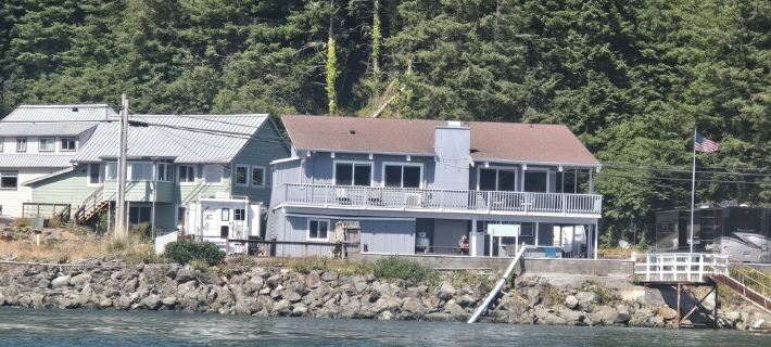 Top Deck on the Rogue Hotels in Curry County