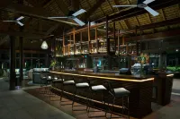 Le Domaine Oro, Series by Marriott - bars