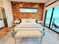 Oceanfront 4-bed Villa with private pool. Weekly discount for spring and summer. - balcony