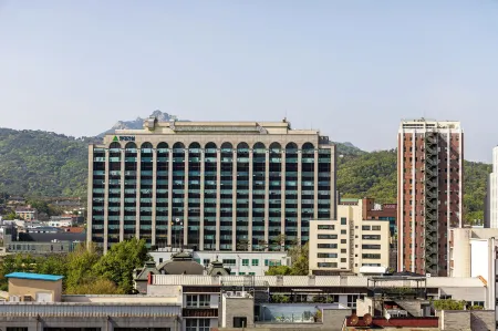 Insadong Crown Hotel
