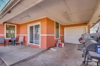 4 Mi to Bricktown Excitement! Group Escape w/ Yard - Homestay