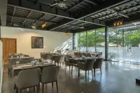 Global Village Luxury Resort - bar
