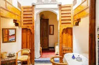 Dar Sghira: Private Fully Renovated Small Riad, Rooftop, Heart of Medina, Fiber - 2-نجوم