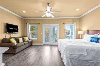 Mins From Beach Sleeps 17 Outdoor Seating - Parvekkeita