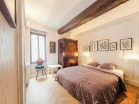 Separate master suite, 18th century residence - Apartments