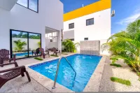 Modern Villa w/ Pool & Garden - Villas