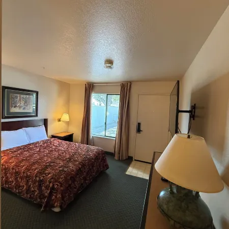 Soledad Motel 8