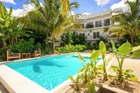 Azura Boutique Apartments - Beach