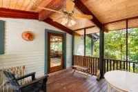 Family Lake House With Deck, Private Dock/boathouse, Grill, Firepit, & Fast Wifi - 4 tähden