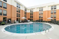 Comfort Inn & Suites Newark - Wilmington - piscina