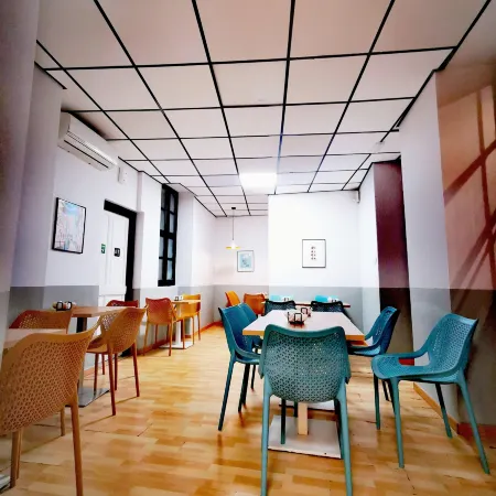 Feel Hostels City Center