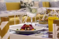 Amarello Hotel Praia Santo Andre, Tapestry Collection by Hilton - breakfast