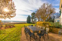 Far Heath House - Scenic Hot Tub Stay - 2-Star
