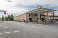 Red Roof Inn & Suites Rome - parking