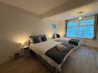 Ashford Luxury 4-bed Apartment - 2-Star