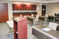 Holiday Inn Express & Suites Winona by IHG - parking