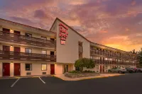 Red Roof Inn Tinton Falls - Jersey Shore - Pet Friendly