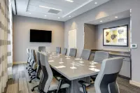 Hampton Inn Boston/Waltham - Parkplatz