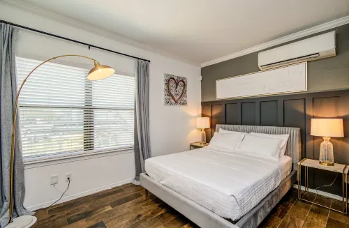 Luxury Studio in Vibrant Houston Heights Retreat - Condos