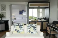 Royal Palm Galapagos, Curio Collection by Hilton - parking
