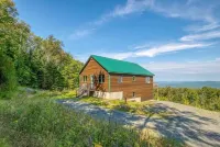 Mountain View Escape - Stunning Views! Bethlehem, NH Cabin Near Skiing & Hiking - Hytter