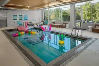 Aloft Chapel Hill - Pools