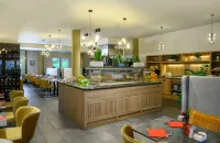 Leonardo Hotel Lago di Garda - Wellness and Spa - فطور