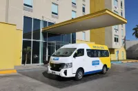 墨西卡利萬豪城市快捷酒店 - 停車場