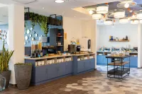Hampton by Hilton Tours Centre - breakfast