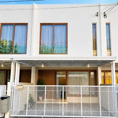 Spacious 3-Bedroom House with Shared Pool Near Mega Bangna and Suvarnabhumi