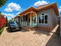 Secure 4BR Home Near City Center - 1 étoile