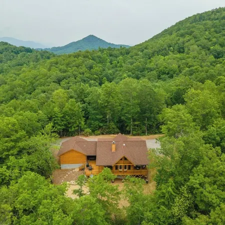 Dream Mtn~Hot Tub+Fire Pit+Grill~Fireplace & WiFi! Hotels in Broad River