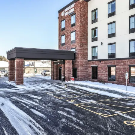 Cobblestone Hotel & Suites - Rhinelander